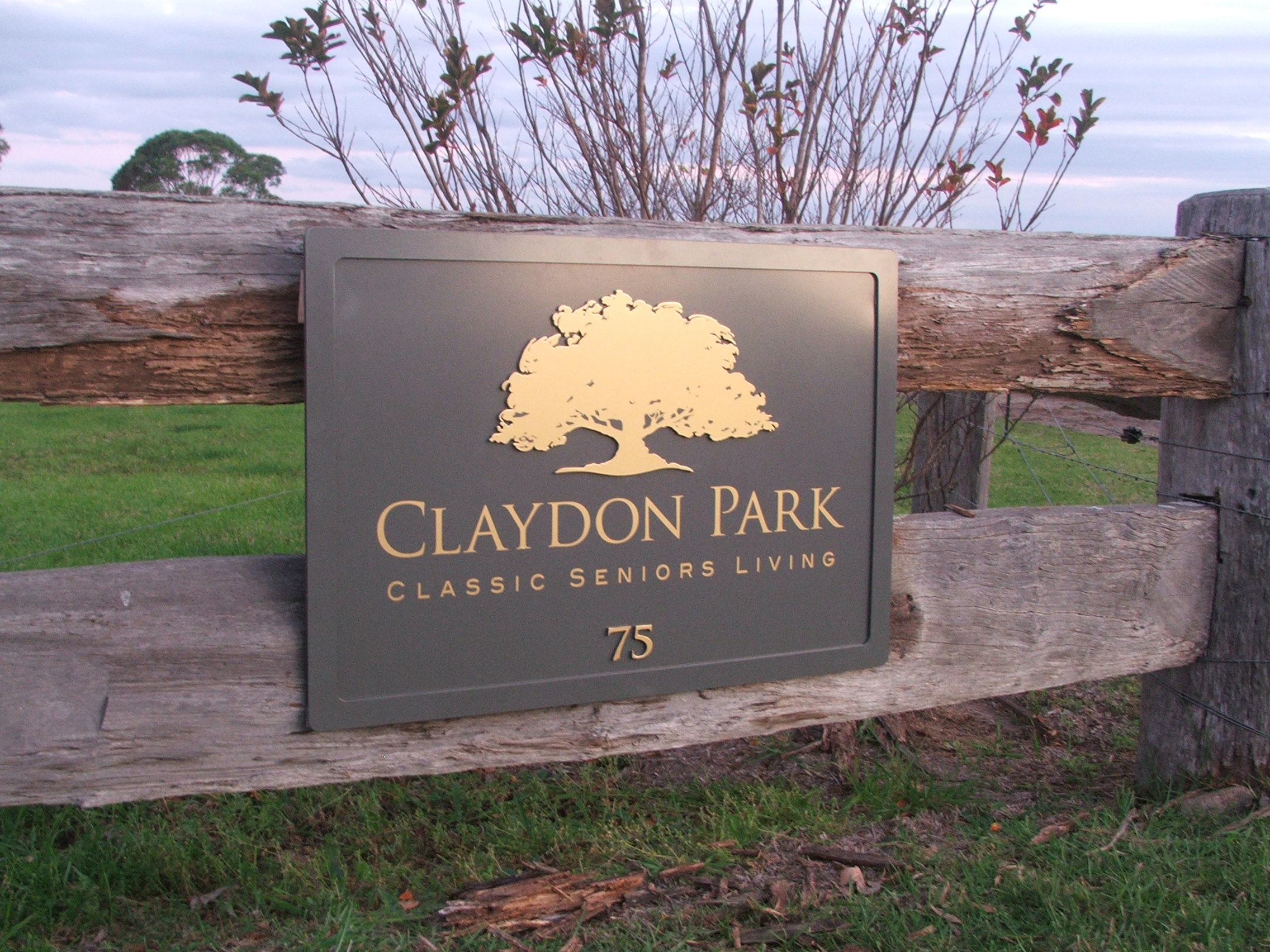 Signtext-Claydon Park